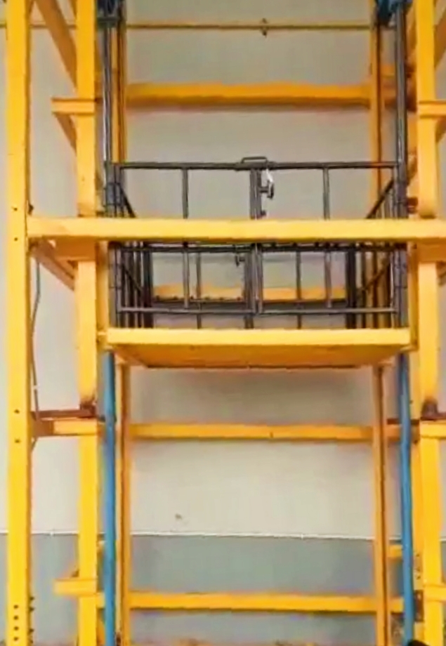 FACTORY / GODOWN / WARE HOUSE LIFT